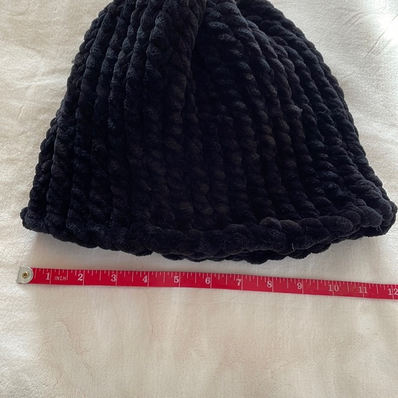 NWT - Hand-knitted hat - Picture 4 of 7